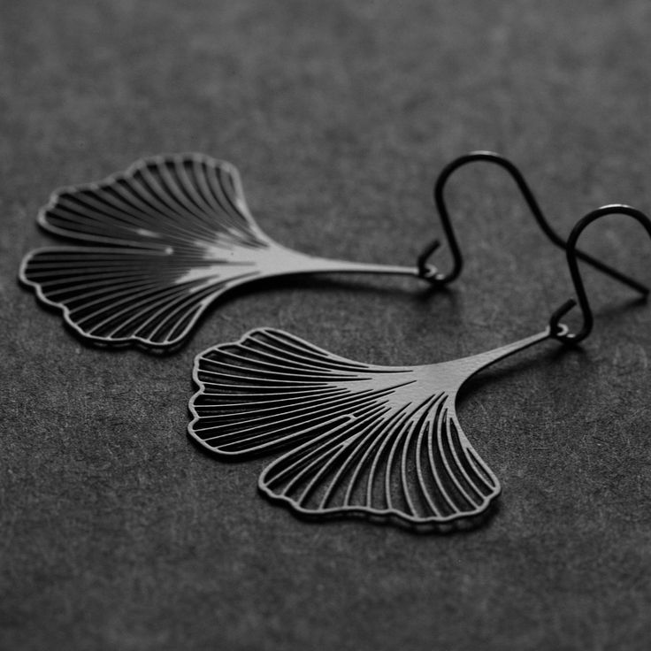 Black Ginkgo Earrings S